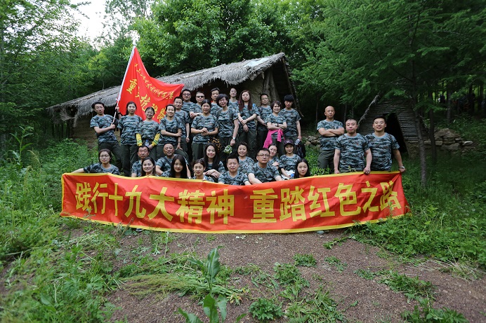 澳门六合彩开奖记录党员师生合影.JPG